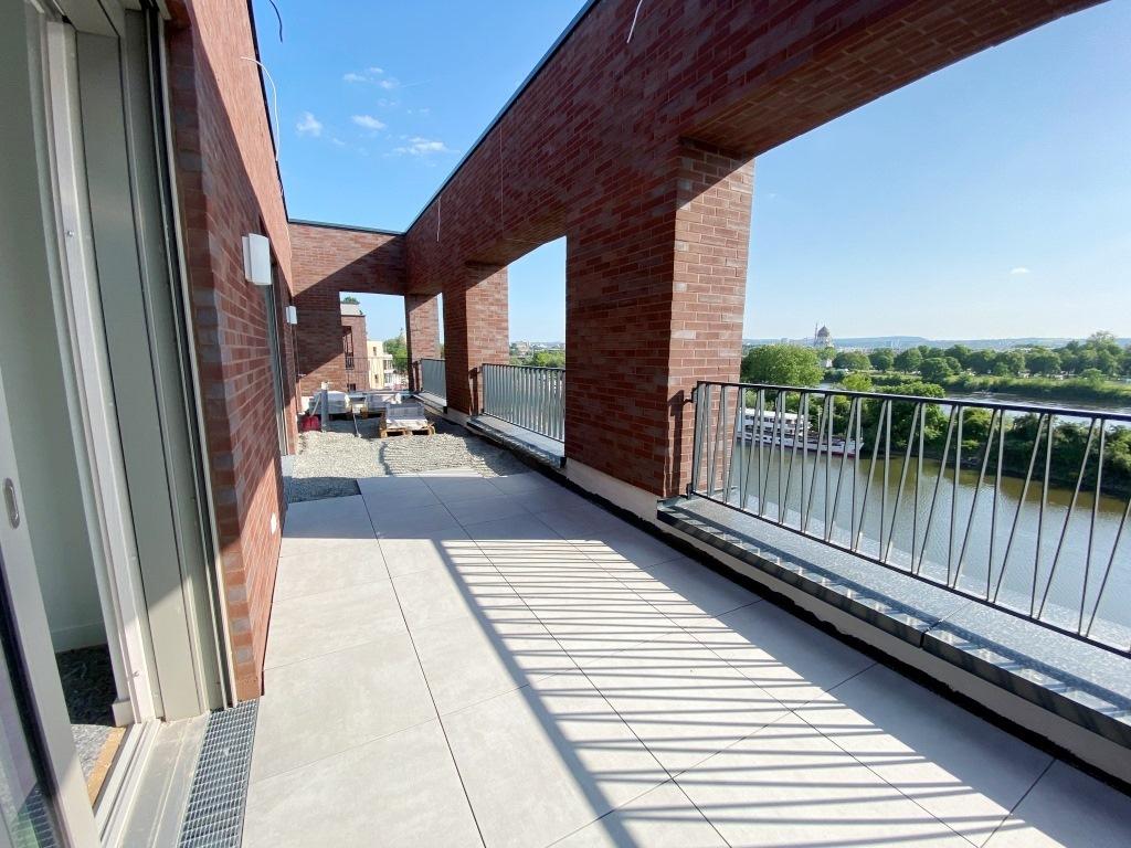 großer Balkon