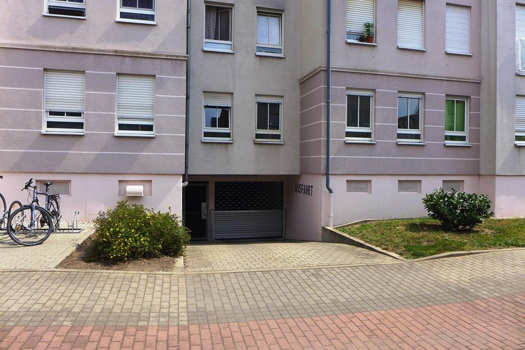 8726-kurz#Einfahrt Tiefgarage