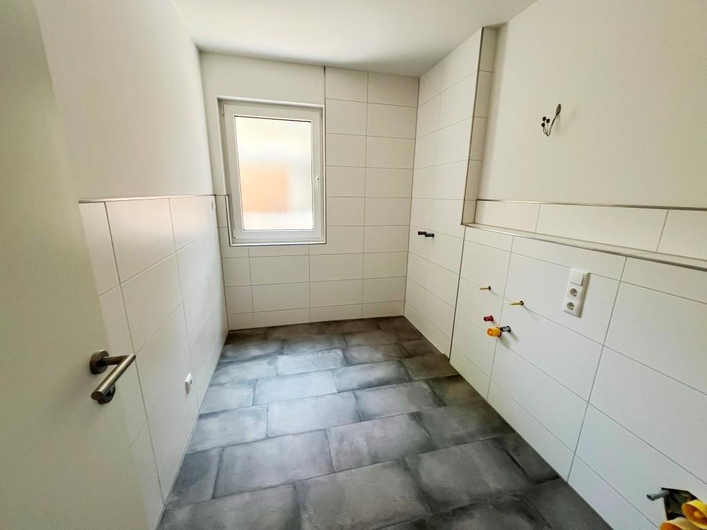 Bad Nr. 2 mit großer Dusche
