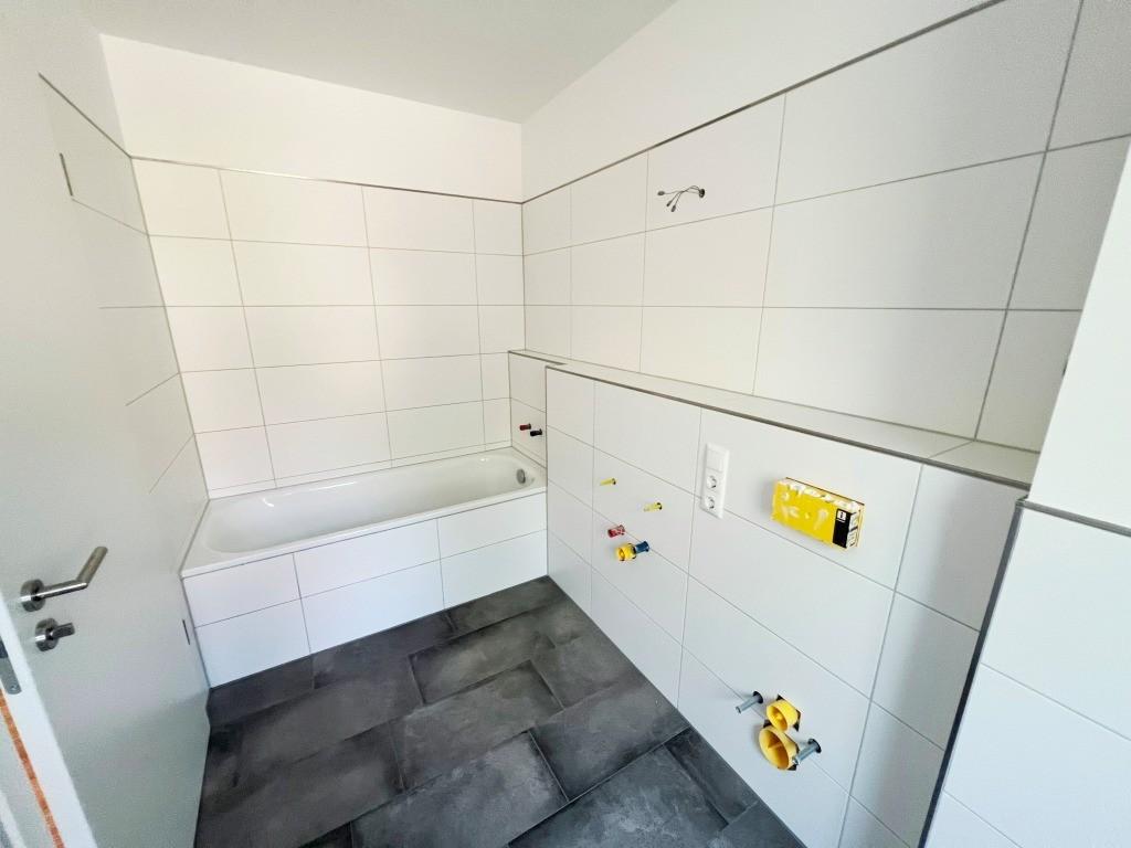 Tageslichtbad Nr. 1 mit Badewanne