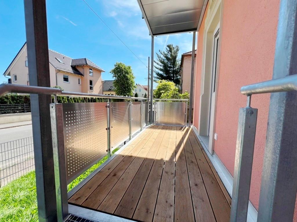 Balkon mit Zugang zum eigenen Garten