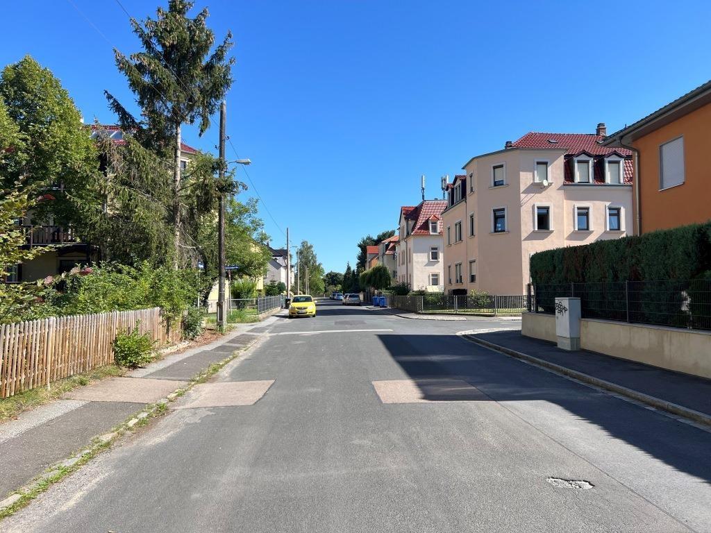 Blick in die ruhige Straße