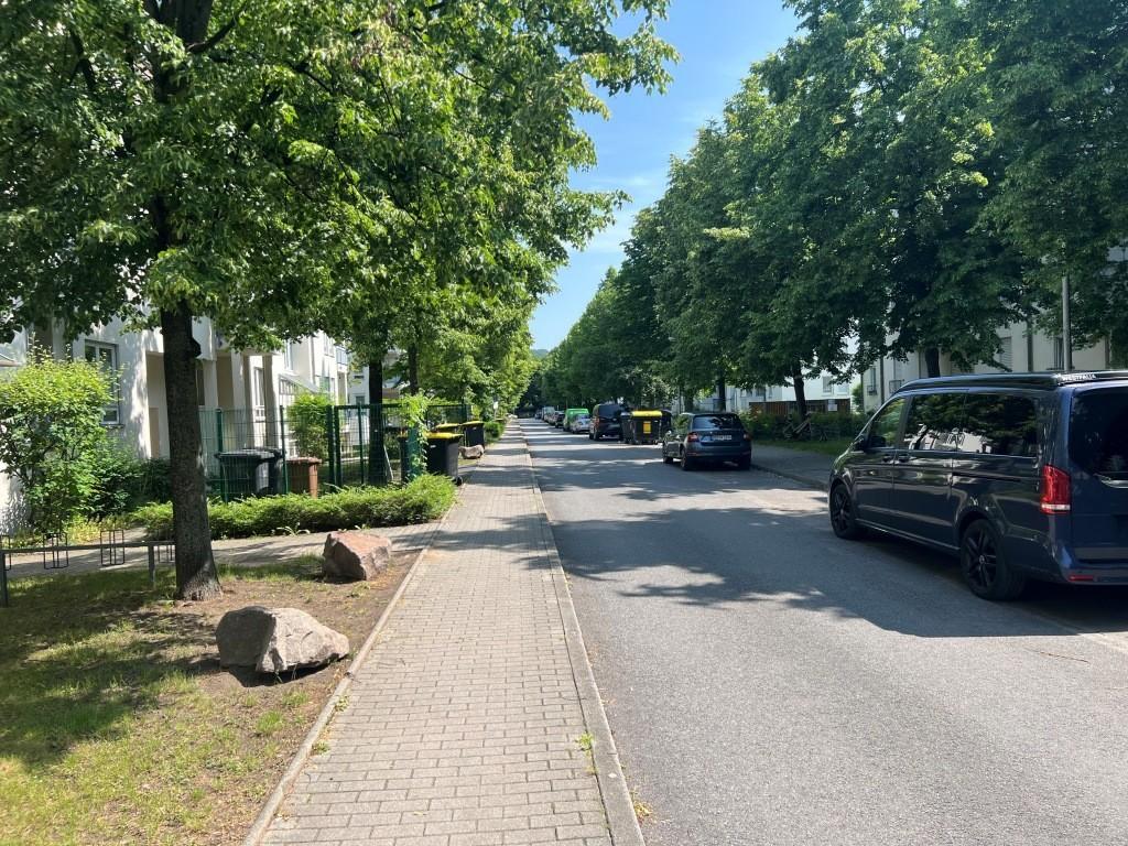Blick in die ruhige Straße