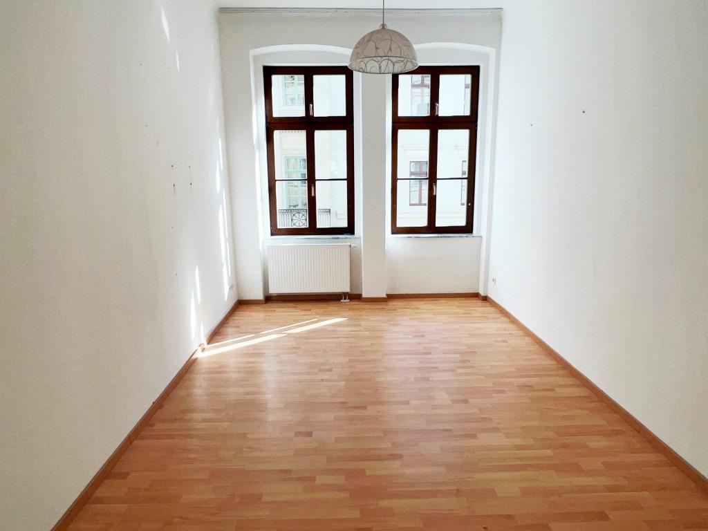 2-RAUM WOHNUNG MIT BALKON - NEU RENOVIERT - Foto 1