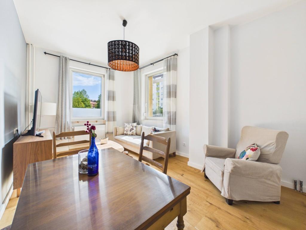 Koffer auspacken & wohlfühlen: Modernisierter, voll möblierter 3-Zimmer-Traum mit Balkon in Veilhof - Foto 1