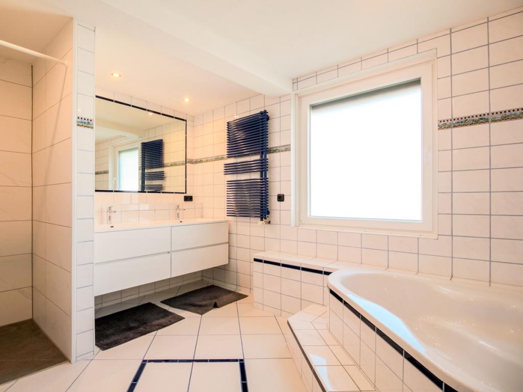 Schickes Badezimmer
