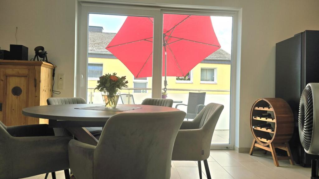 ***PremiumPlatz*** Barrierearme Wohnung mit Terrasse, Balkon, Doppelgarage. Zentrale Lage - Foto 2