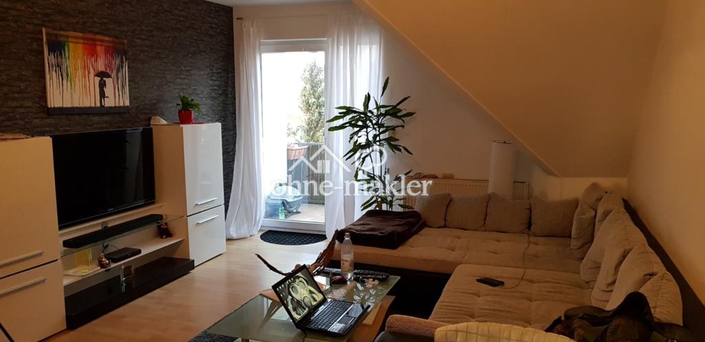 Sehr schöne Dachgeschosswohnung über 2 Etagen in einem gepflegten Haus mit Balkon, Küche, Stellplatz - Photo 2