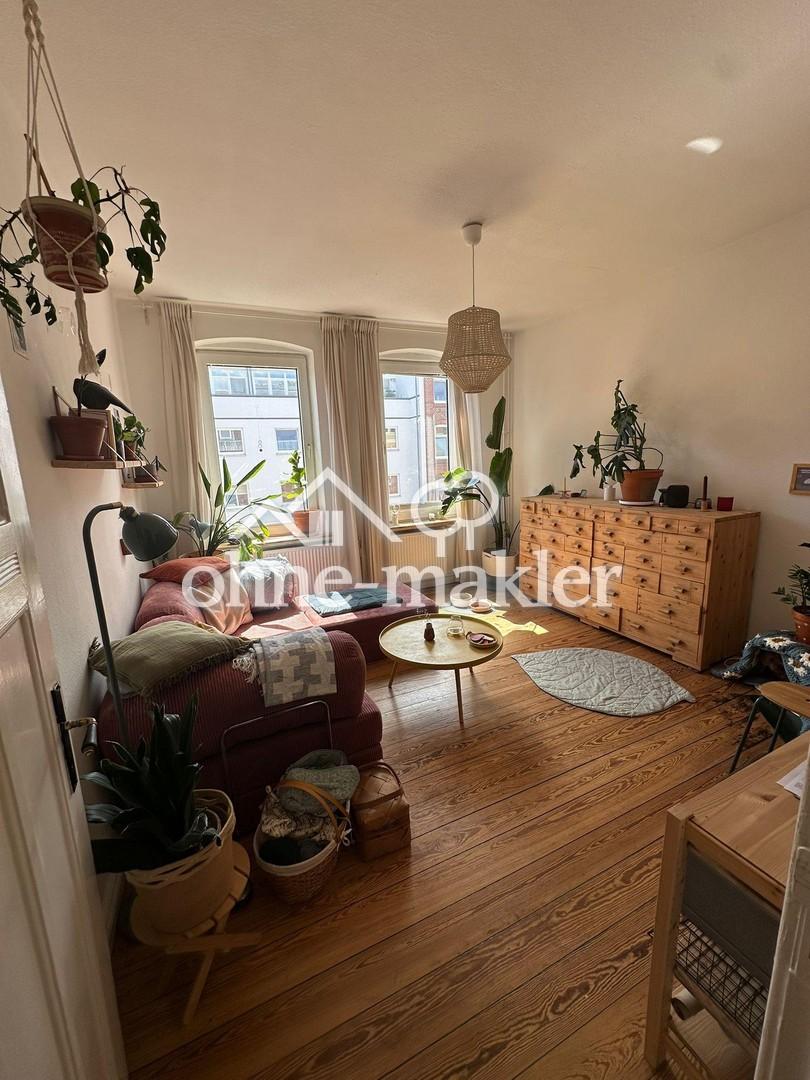 Helle, schöne und gepflegte Altbauwohnung mit Dielenfussboden und Einbauküche - Foto 1