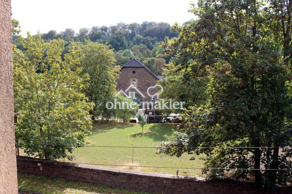 2,5-R.-Wohnung im Natursteinhaus in grüner Lage - Foto 1
