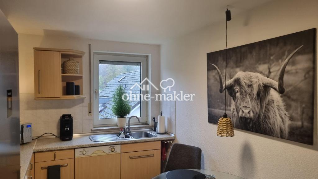 Helle und gemütliche Dachgeschosswohnung mit Tageslichtbad, Einbauküche und Stellplatz - Photo 5