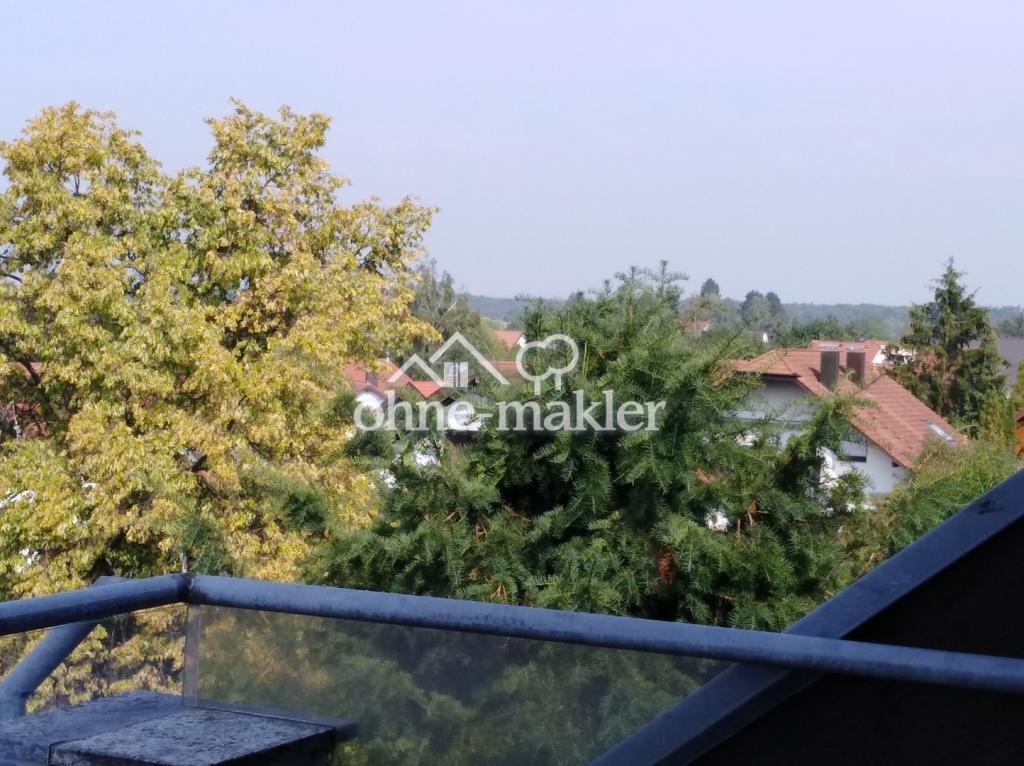 3,5 Zimmer DG-Wohnung ruhig, zentral, Holzparkett, Einbaumöbel - Foto 4