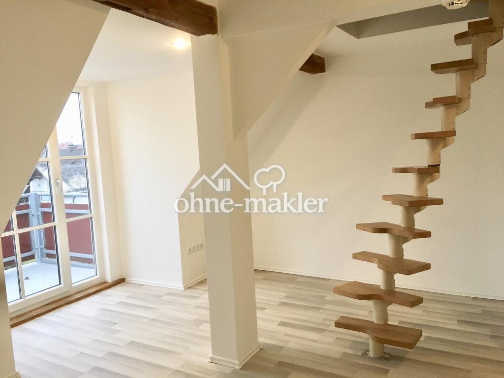 Wohnraum mit Treppe z.Galerie