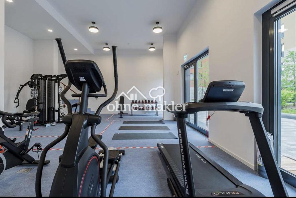 voll möbliertes 1,5 Zimmer Apartment im 10.OG & Fitnessraum - Photo 2