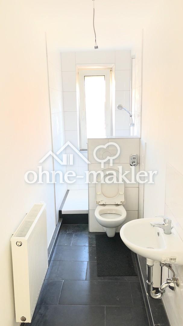 Toilette inkl. Dusche