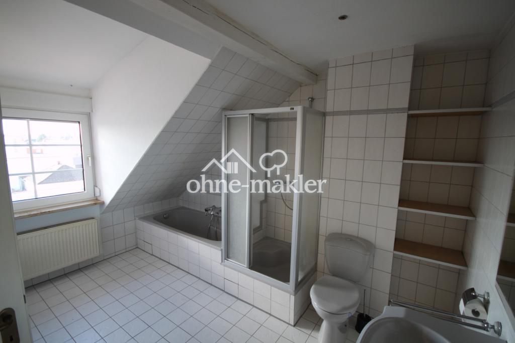 Lichtdurchflutete Komfort-Dachgeschoßwohnung für Zwei in schöner Wohnlage direkt in Neu-Isenburg - Photo 3