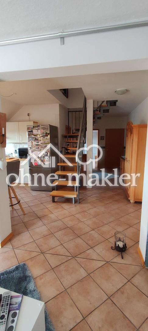 Blick vom Wohnzimmer zum Flur