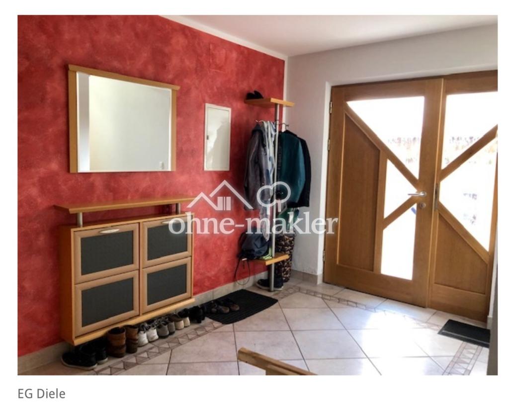 Große Dachgeschosswohnung mit Balkon und EBK in ruhiger Lage - Photo 2