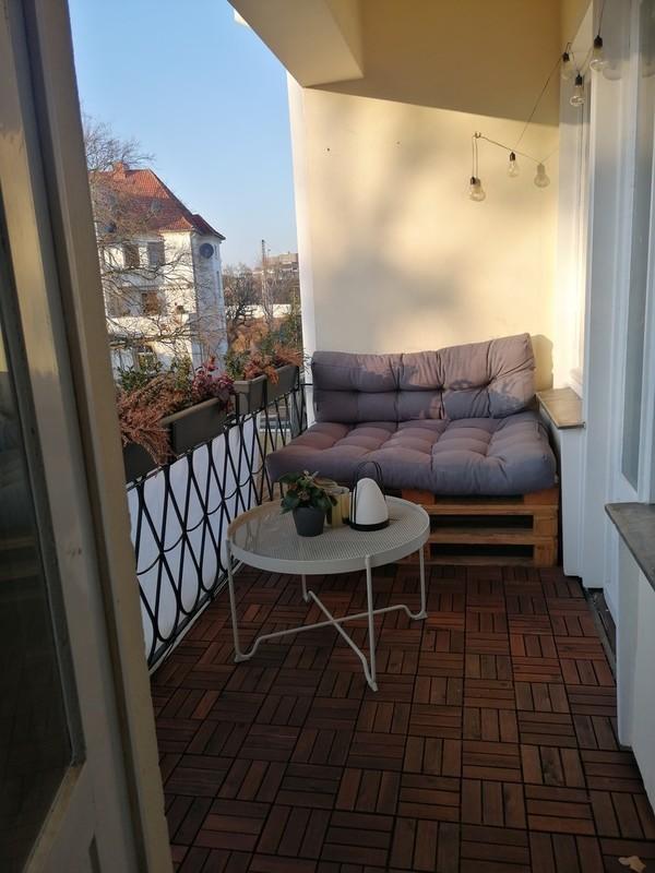 gemütlicher Westbalkon zum Hof