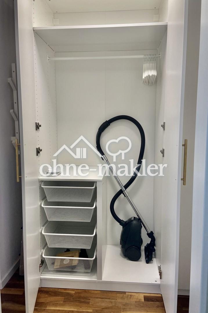 Kleiderschrank mit Ausstattung