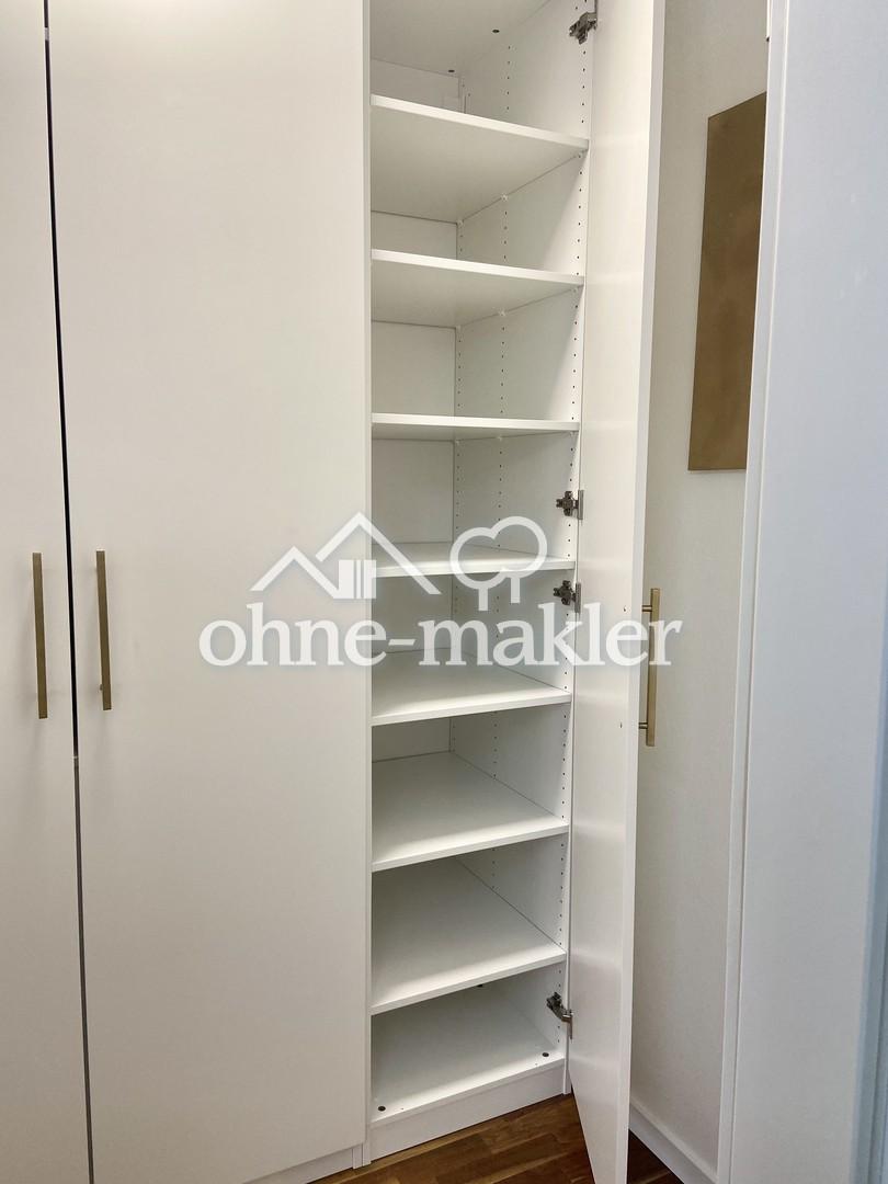 Kleiderschrank