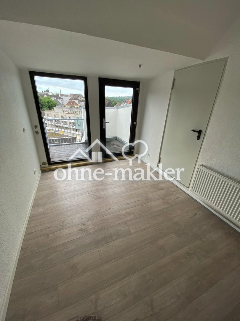 Zimmer mit Balkon