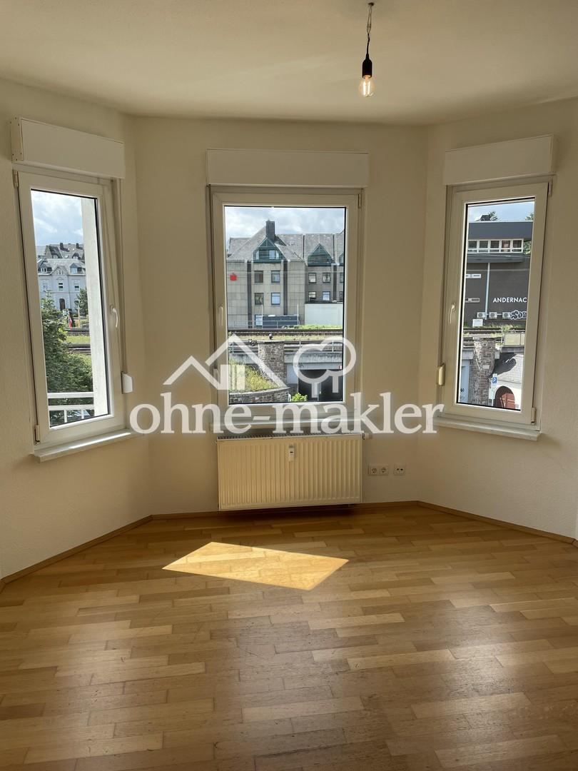 Kind/Büro/Gast