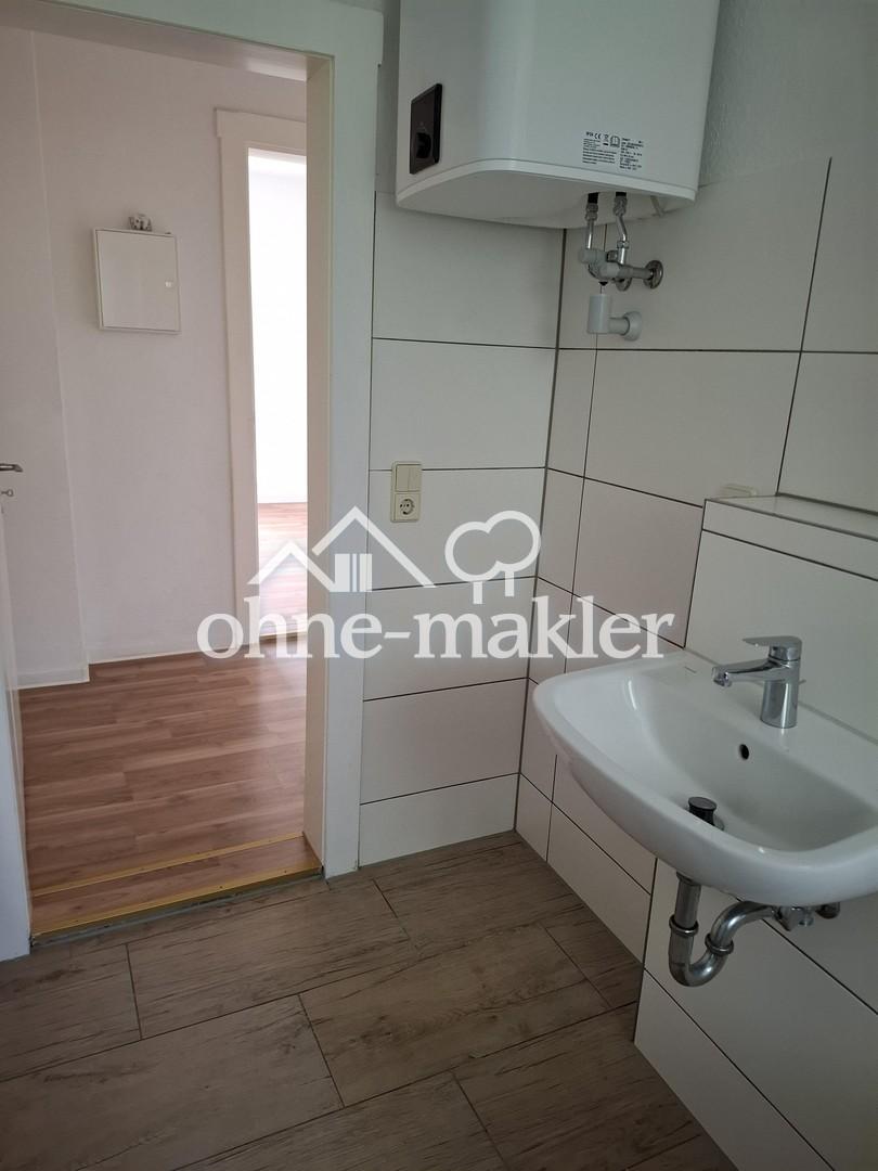 EG ohne Prov.: 3-Raum-Whg., große Küche, Bad mit Fenster, Wanne und Dusche / auch ALG I/II möglich - Foto 1