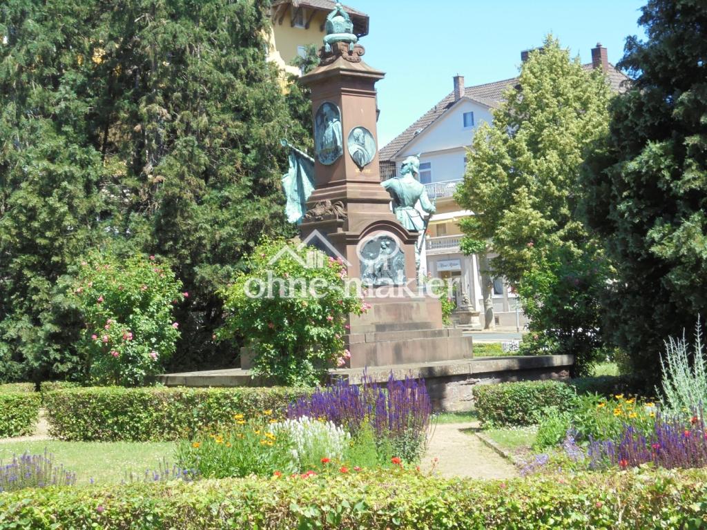 Villa im Bild mit Kaiserplatz 