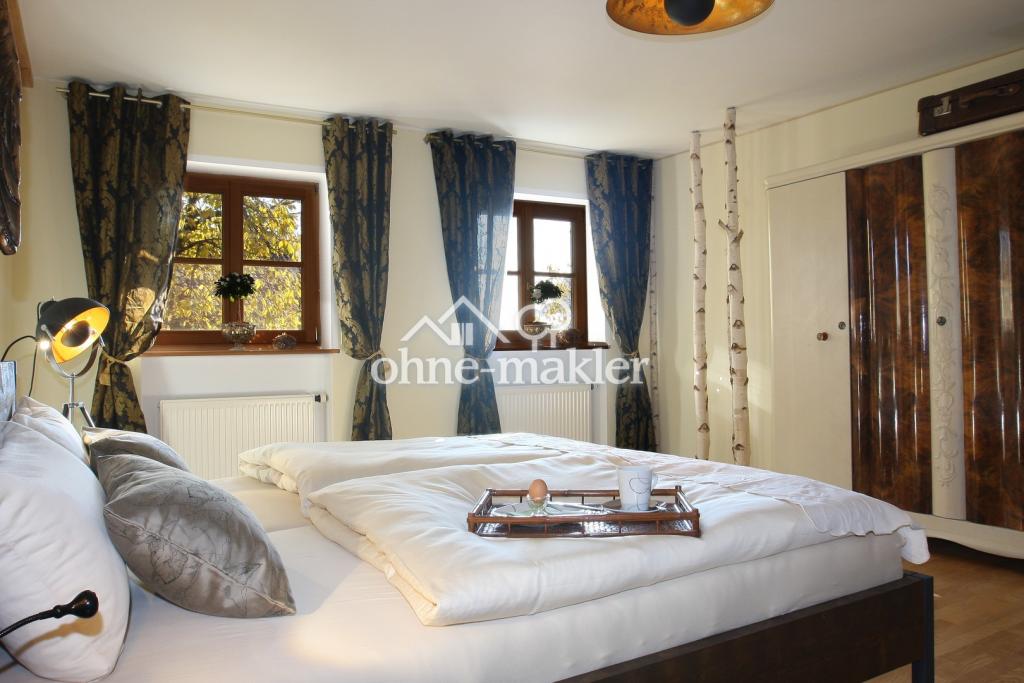 Schlafzimmer mit Rolladen