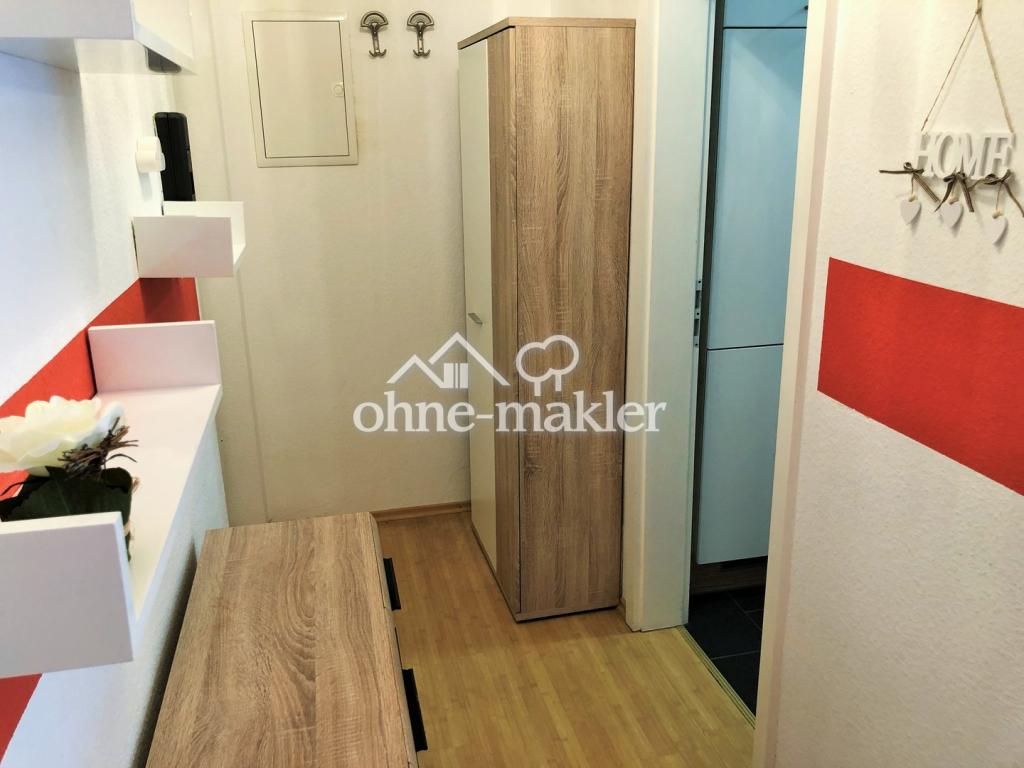 Flur mit grossem Schrank