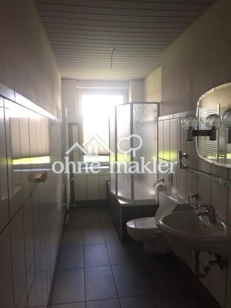 Viel Platz !!! Großzügige 6R-Wohnung 133 m², 2 Bäder, Garten, Pkw-Stellplatz am Haus - Photo 1