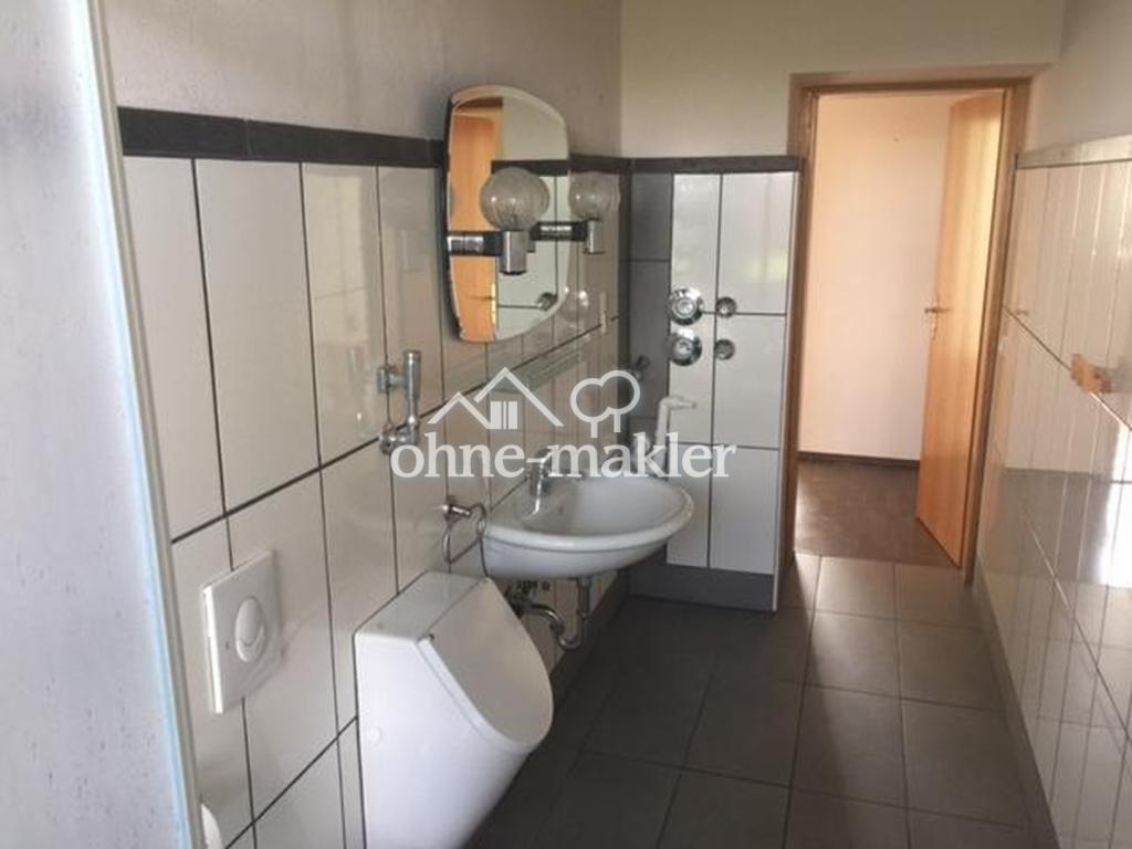 Viel Platz !!! Großzügige 6R-Wohnung 133 m², 2 Bäder, Garten, Pkw-Stellplatz am Haus - Photo 2