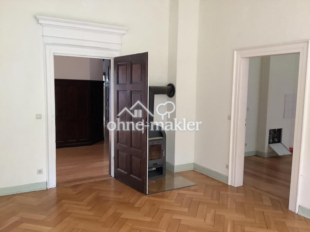 Wunderschöne großräumige 4 Raum Wohnung + Kamin & direkter Zugang zum Garten direkt am Schloßpark - Foto 1