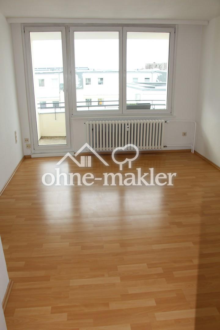 Wohnzimmer mit Balkon