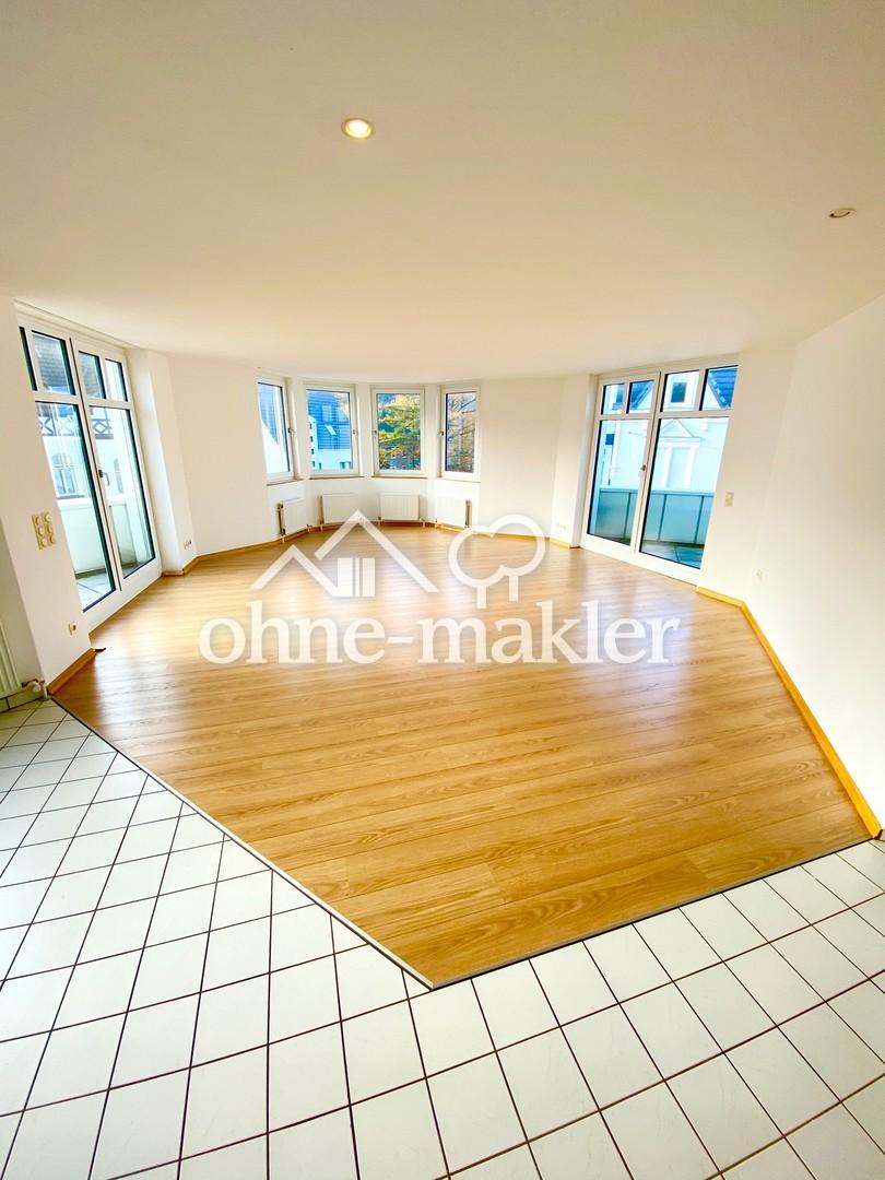 Maisonette-Penthouse mit EBK, 2 Balkonen und Dachterrasse mit Sparrenburgblick - Photo 1