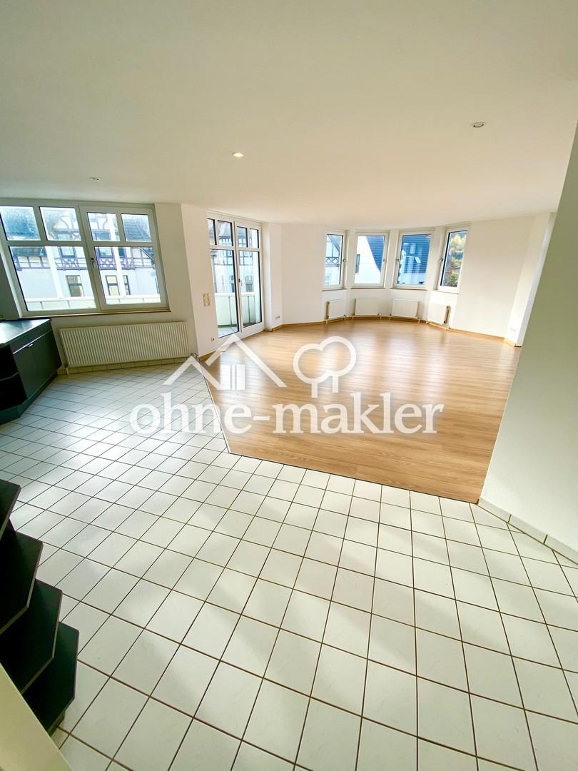 Maisonette-Penthouse mit EBK, 2 Balkonen und Dachterrasse mit Sparrenburgblick - Photo 2