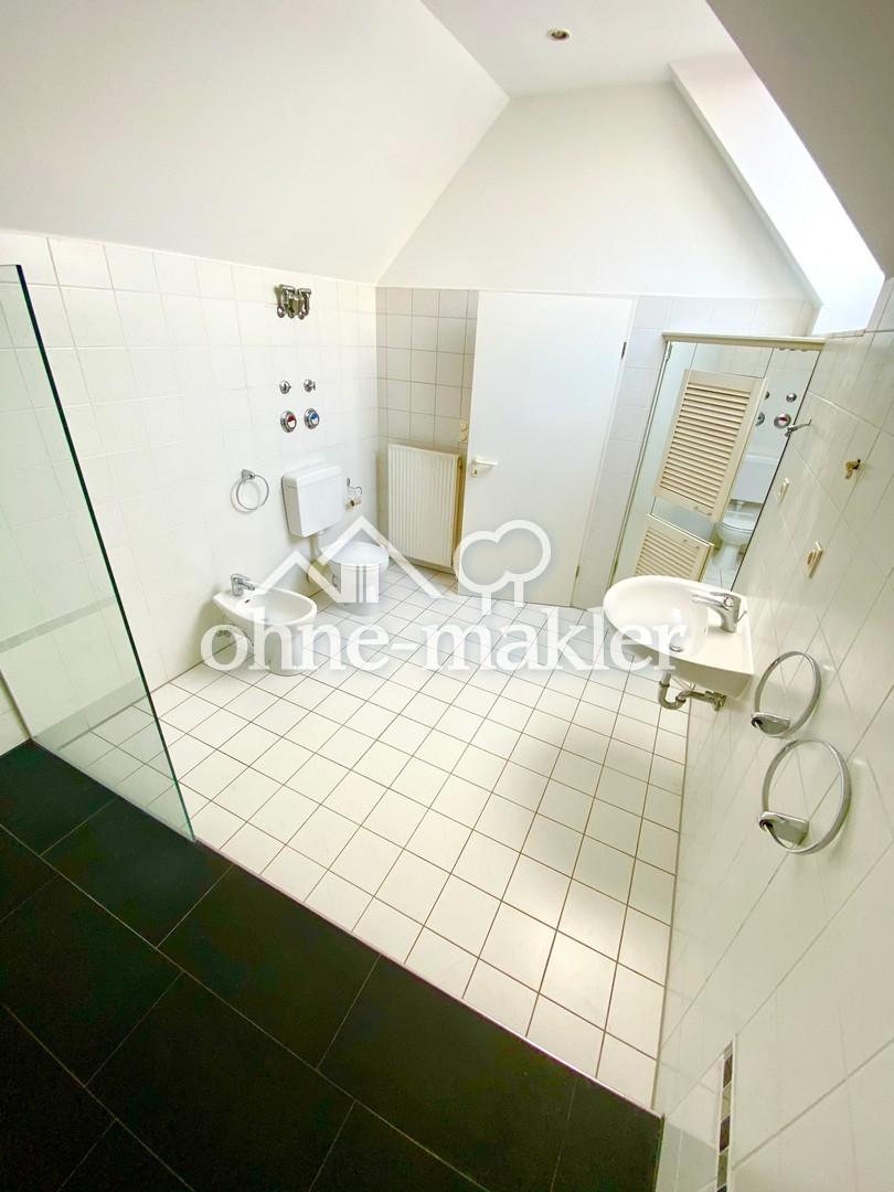 Maisonette-Penthouse mit EBK, 2 Balkonen und Dachterrasse mit Sparrenburgblick - Photo 5
