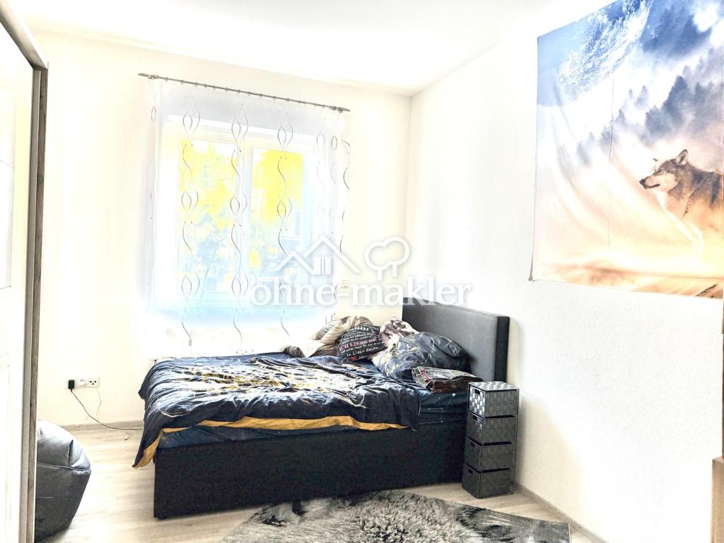 geräumiges Schlafzimmer