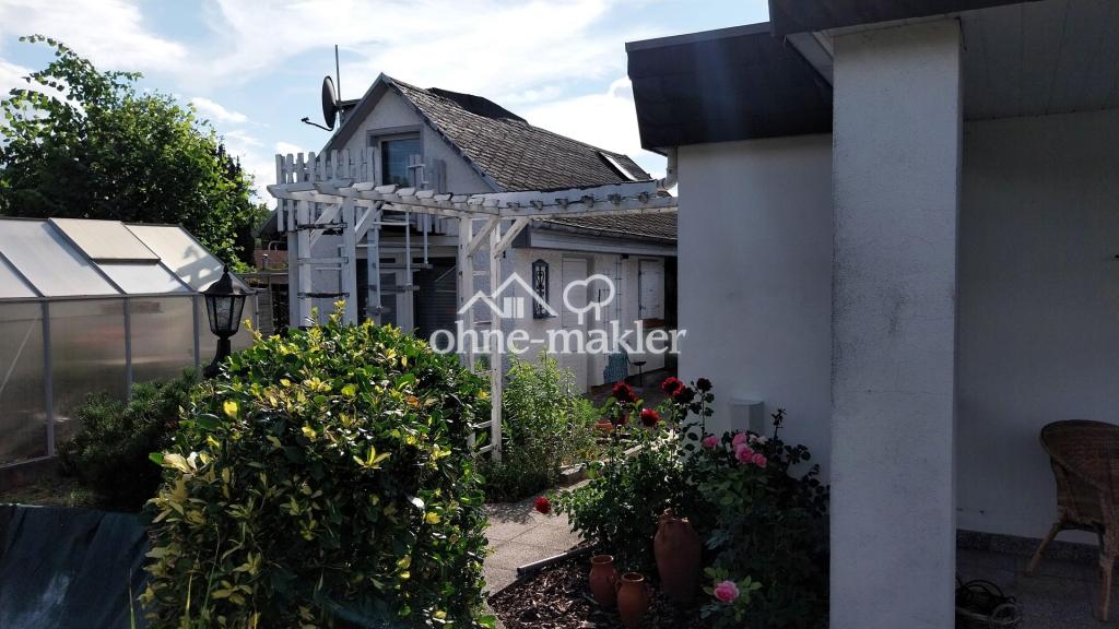 Garten mit Nebengelass