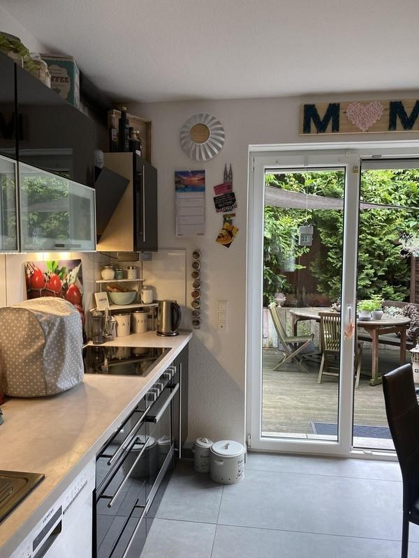 Küche mit Ausgang Terrasse