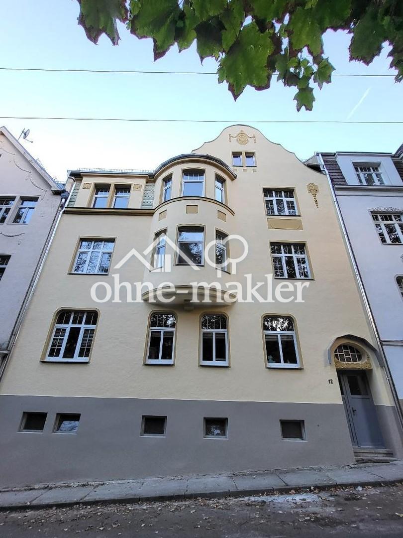Straßenseite, neue Fassade