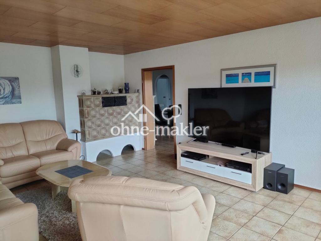 Gepflegte Wohnung im Zweifamilienhaus mit 5 Zimmern sowie Terrasse, Einbauküche und neuem Bad - Photo 4