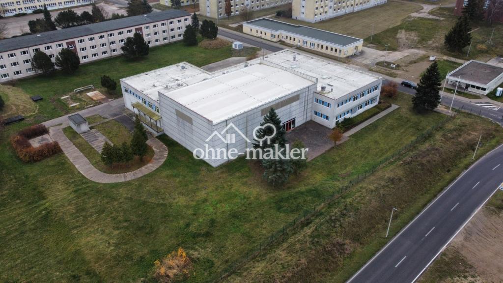 Theater mit Cafeteria und Bars