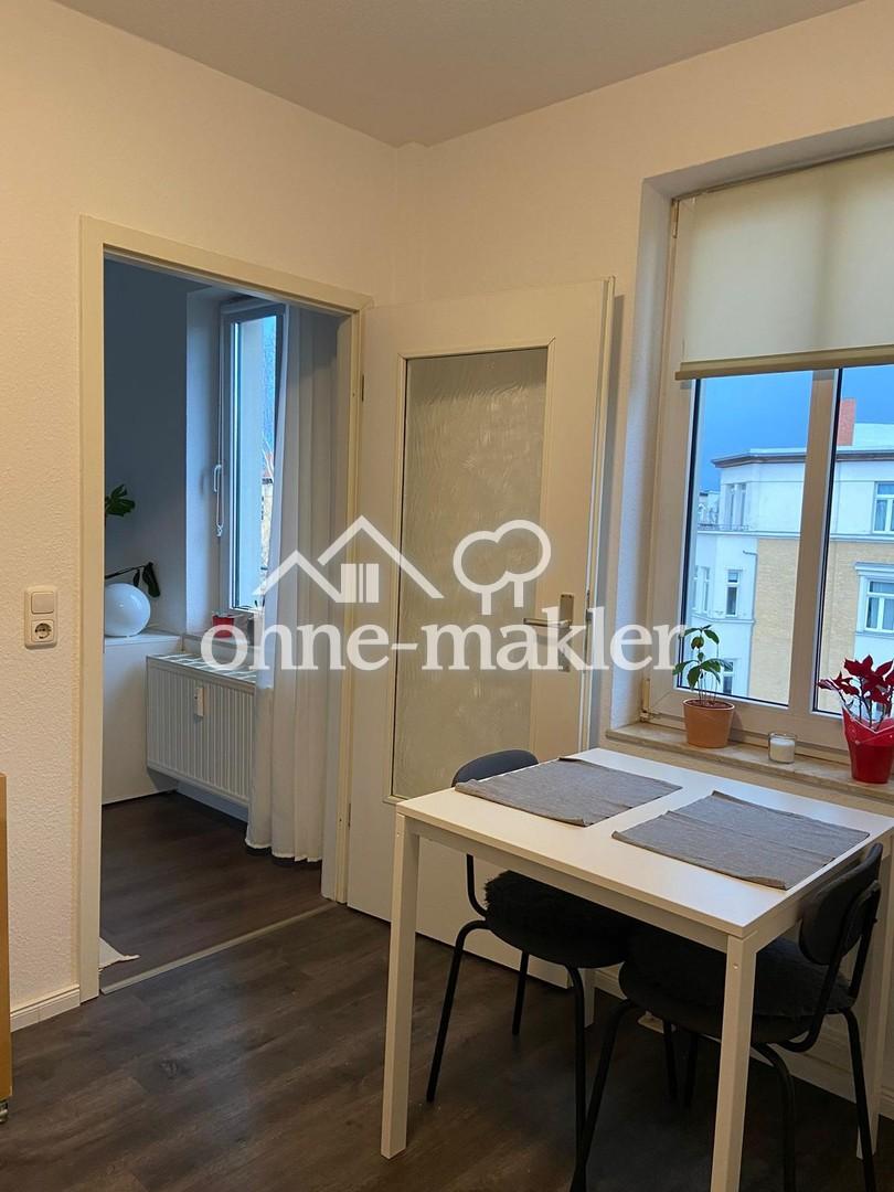 seltene Gelegenheit - 1-Raumwohnung mit EBK, Balkon, Tageslichtbad, großer Küche und Flur - Photo 1