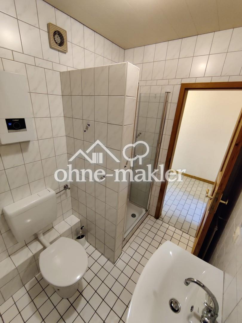 Bad mit Dusche u. WC