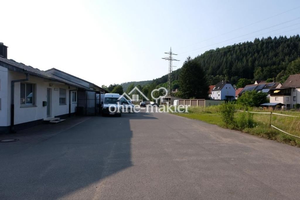 Gebäude Büro+Halle 300qm   