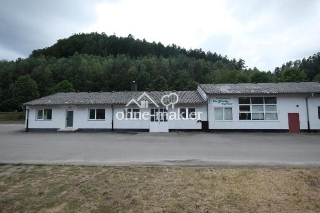 Gebäudeteil Büro mit Halle