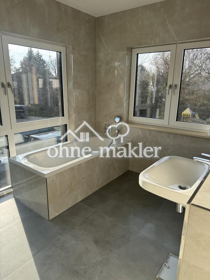 Luxuriöse 4 Raumwohnung mit traumhaften Garten in einer Villa - Foto 2