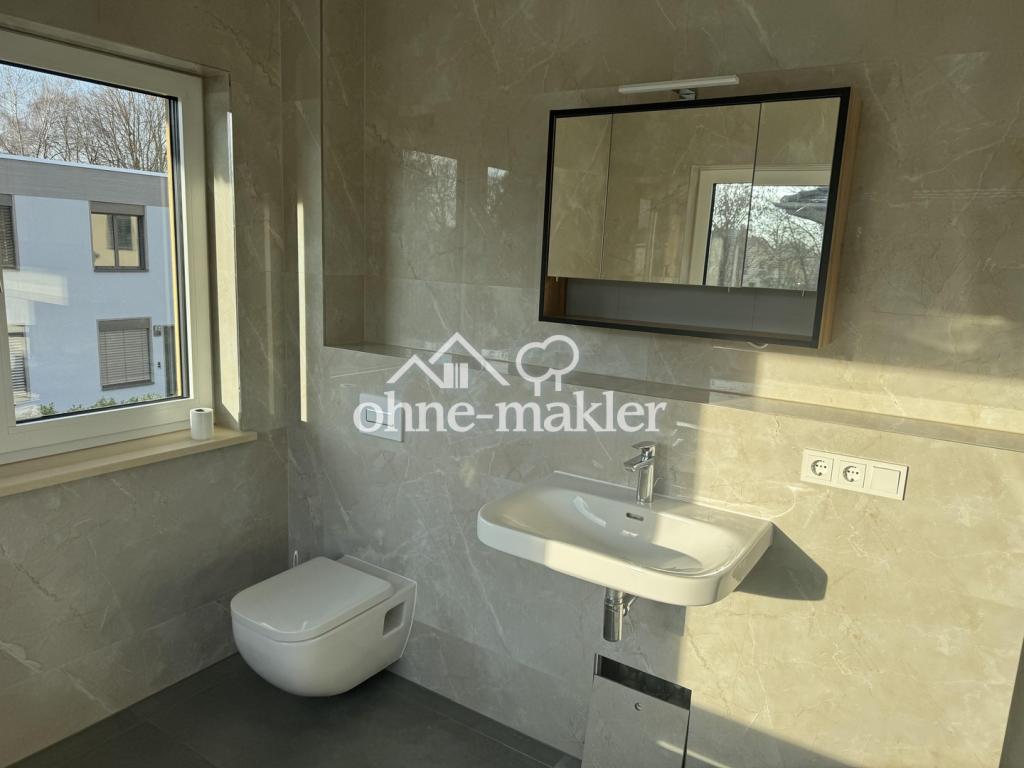 Luxuriöse 4 Raumwohnung mit traumhaften Garten in einer Villa - Foto 3